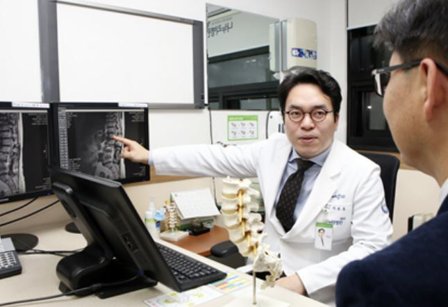 저속노화, 척추가 변수…20·30대 척추관협착증 2년새 187% 급증