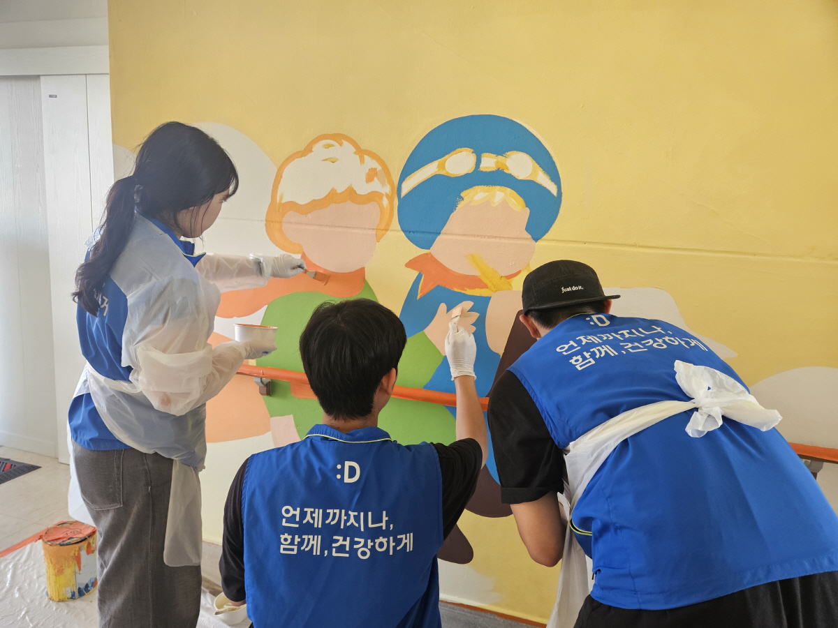 동아쏘시오그룹 신입사원, 초등학교 벽화 그리기 봉사활동 진행