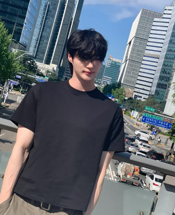 [청룡랭킹] 역대급 접전 끝 1위 변우석, 끝까지 포기하지 않은 팬들의 …
