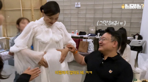 이하늬, 스태프 만류에도..만삭 D라인 내보이며 돌발행동 