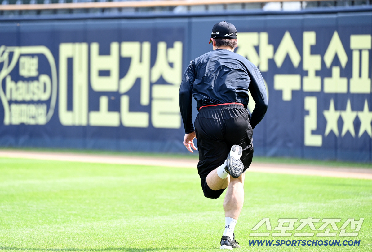 잠실에 돌아온 홍창기, 그라운드 질주하며 훈련 중[영상]