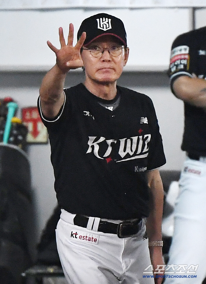 '예능 출신'이 부산의 개선장군이 될 줄이야! → 롯데에 승운을 끌고 왔…