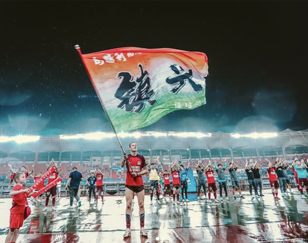 중국 축구 희소식! "귀화하겠습니다" 베컴 닮은 브라질 수비수의 공개선언…