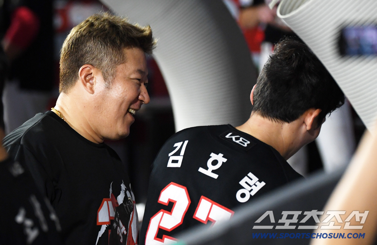 [포토] 김호령이 기특한 최형우