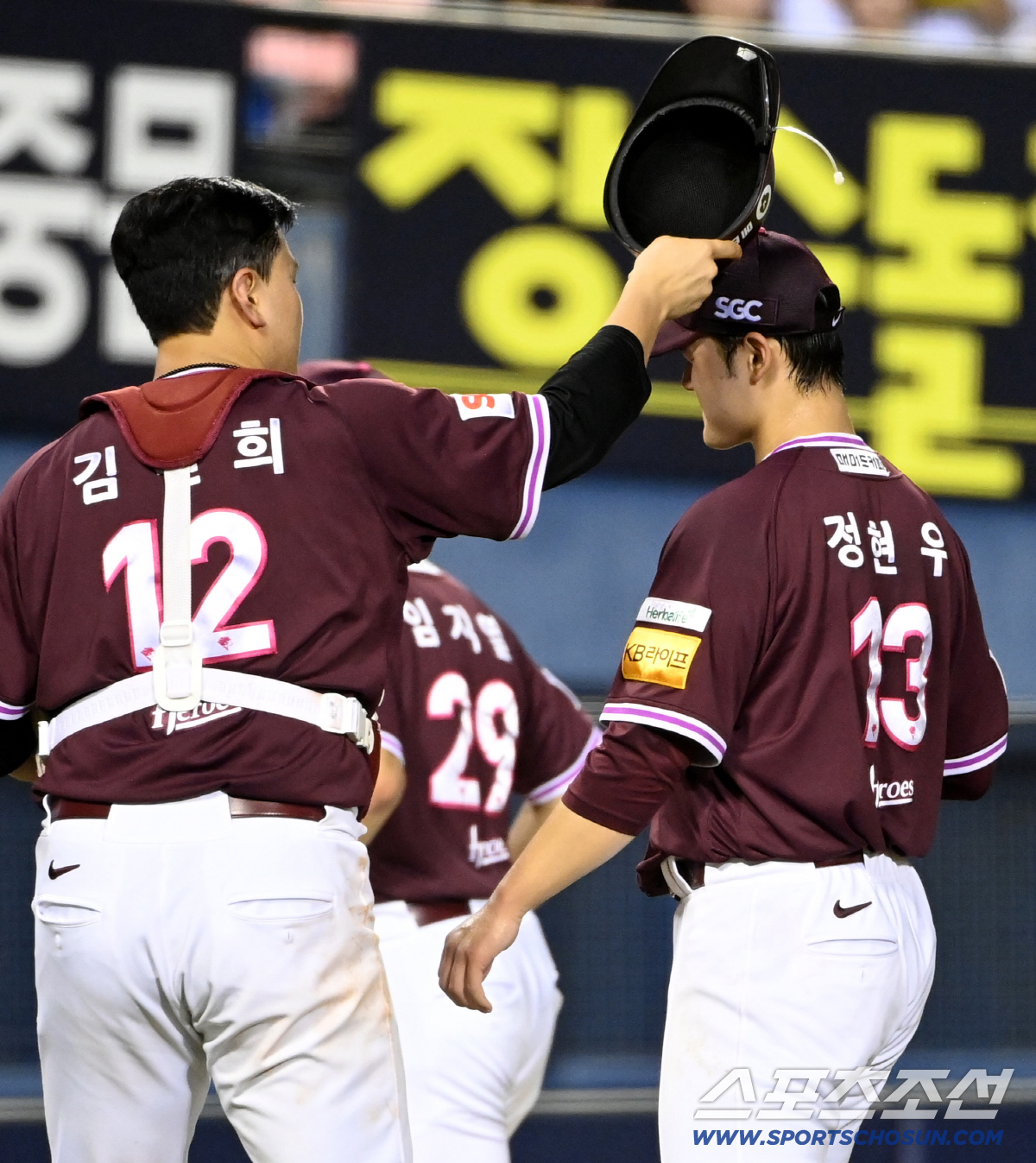 '정신차려!' 안방마님 꿀밤에 정신이 번쩍, 6연패 탈출 이끈 막내의 6…