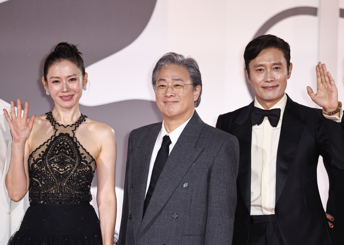 이병헌·손예진 'K 대표 배우' 베니스 점령.."역대급 레드카펫"