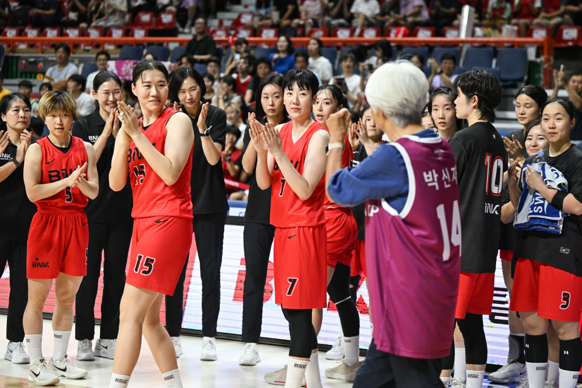 [현장인터뷰] 박정은 감독 "배운 점 많은 패배, 고모의 '잔머리 지적'…