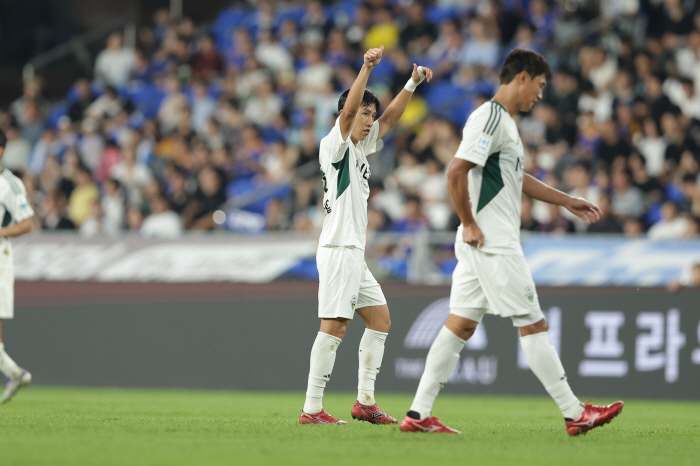 [K리그1 리뷰]"울산 망했다!" 이영재→전진우 '5분 순삭', 전북 '현대가 더비' 2-0 완승…'3연패' 신태용호, 파이널B→승강 PO도 걱정