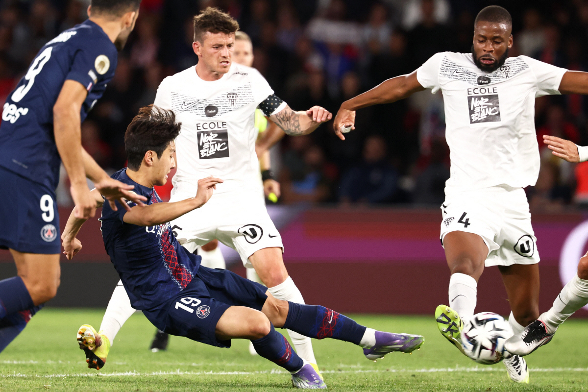 佛 'BBC급' 폭로…이강인 '3000만 유로' 노팅엄 러브콜, PSG …