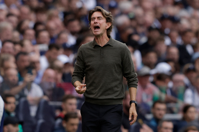 [EPL 리뷰]"흥민이형,우리 또 망한 것 같아" 유효슛 1개 토트넘, 개막 3경기만에 홈팬 야유…'17위 경기력'으로 본머스에 0-1 '시즌 첫 패'