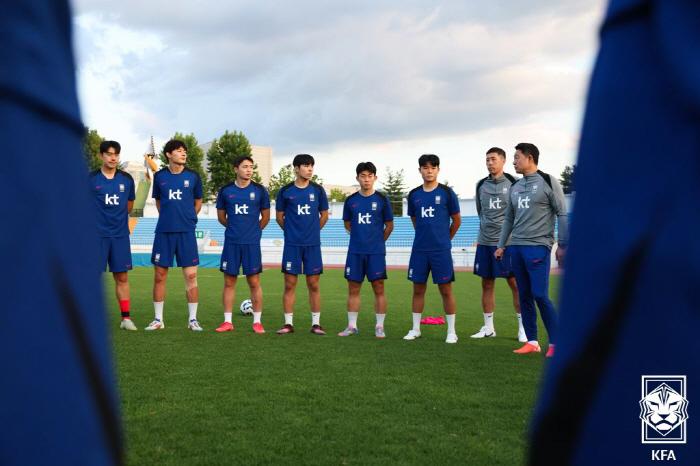 '차포상'까지 뗐는데, 2원화에, 훈련 부족까지...악재 속 결전지 떠난…