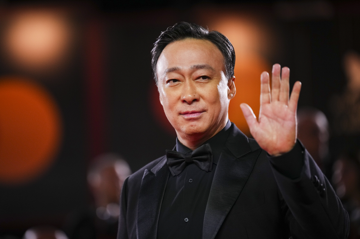 "현존하는 가장 품위 있는 감독"…박찬욱 '어쩔수가없다' 9분 기립박수→…