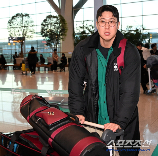 똑같이 2군에서 자취를 감췄는데...강진성은 방출, 김동엽은 생존 왜?