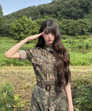 장원영이 하면 다 난리…목장갑 거꾸로 착용 논란 즉각 해명[SC이슈]