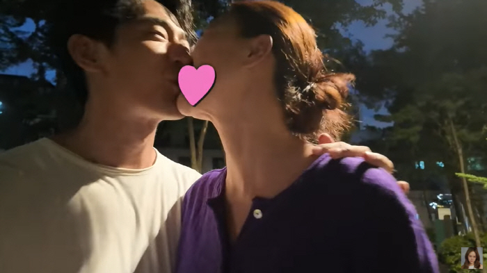 백지영♥정석원, 밤 운동하다 뽀뽀 쪽~ ‘딸 몰래 야외 데이트’