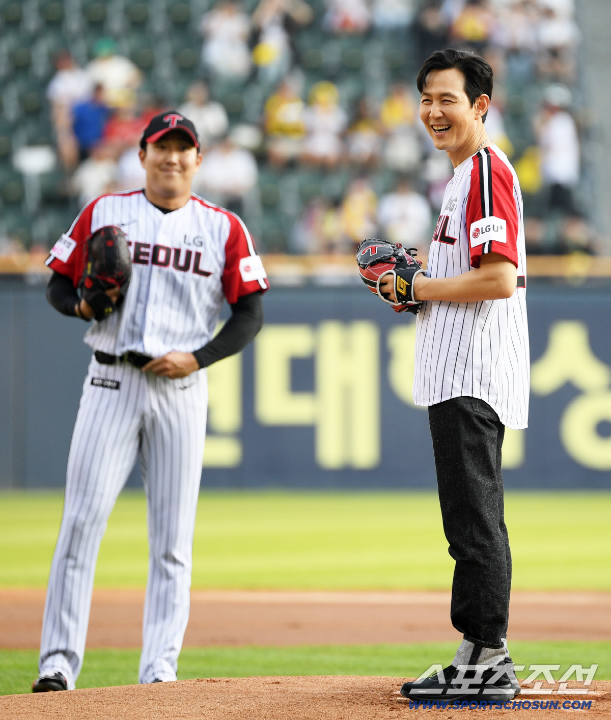 [포토] 이정재 '설레는 시구'