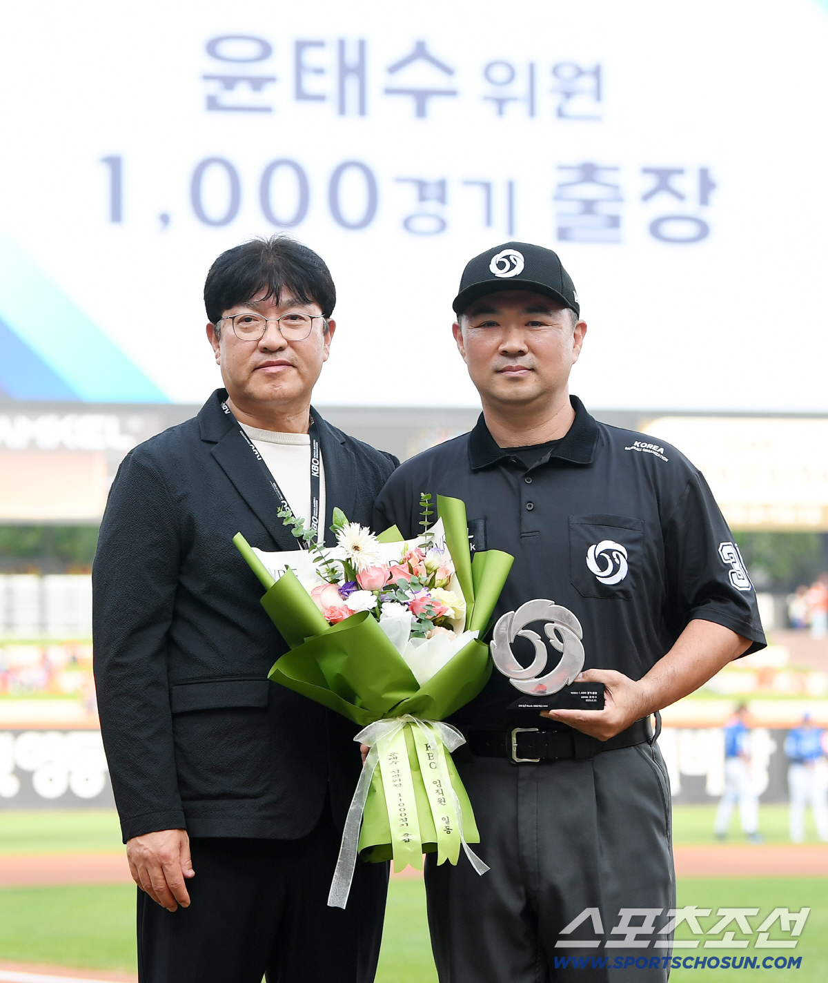 [포토] 윤태수 심판 1000경기 출장 달성