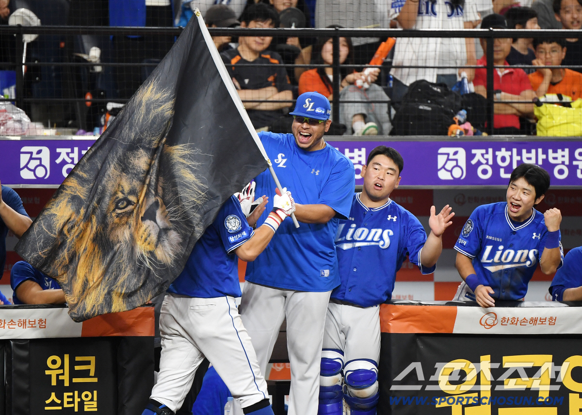 [포토] 투런포 터트린 강민호