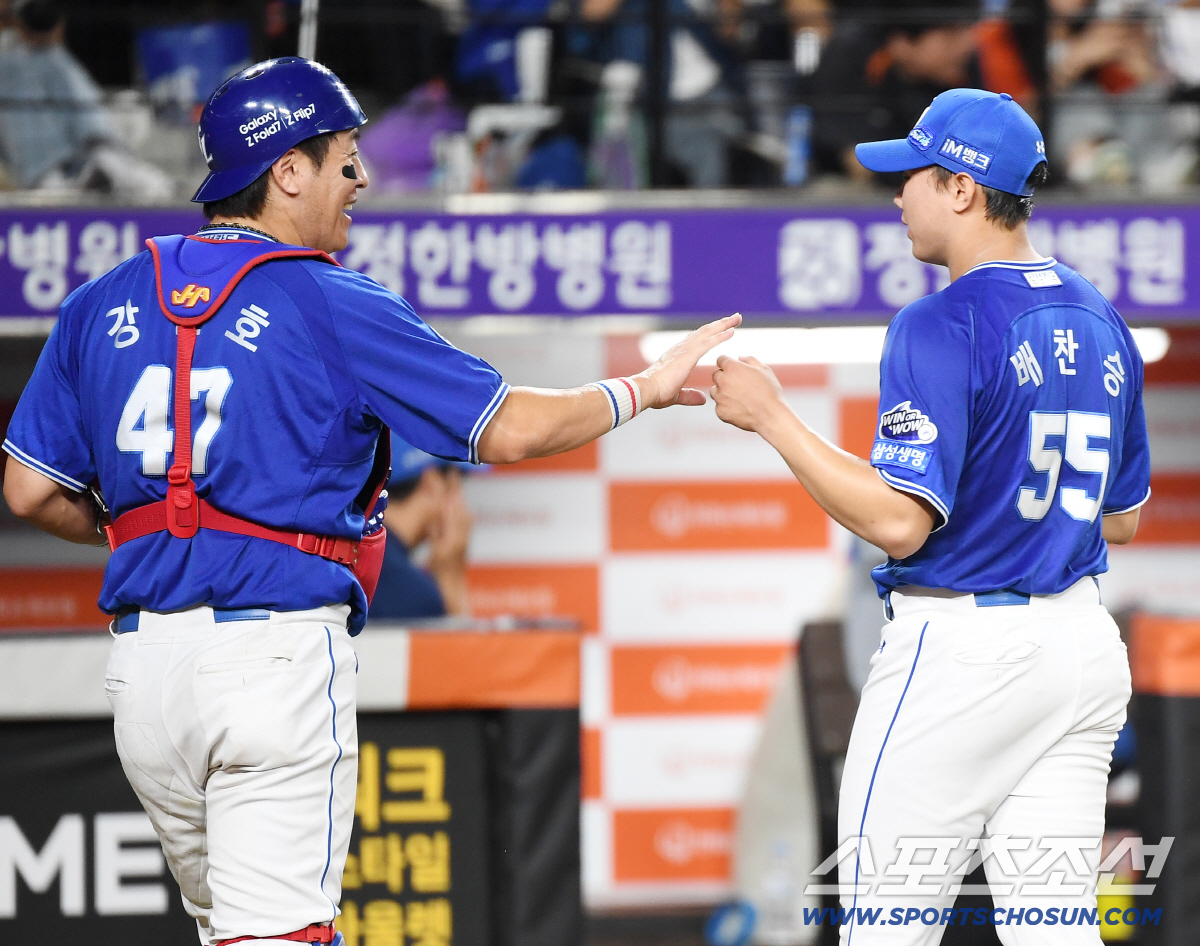 [포토] 강민호 '배찬승 잘했어'