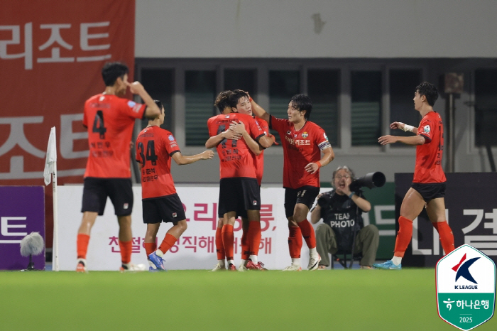'모재현 결승골' 강원, '4연승' 포항에 1-0 승리 '5경기 무패 질…