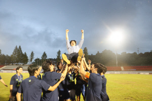 [대학축구]'2관왕 환희' 박종관 단국대 감독 