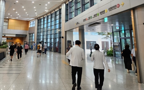 전공의 복귀에 전국 대학병원 모처럼 '활기'…환자들도 반색(종합)
