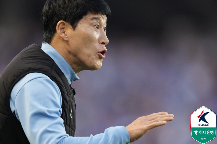 "오로지 축구만!" 차를 본가에 두고 온 고정운 감독, '13경기 무패'…