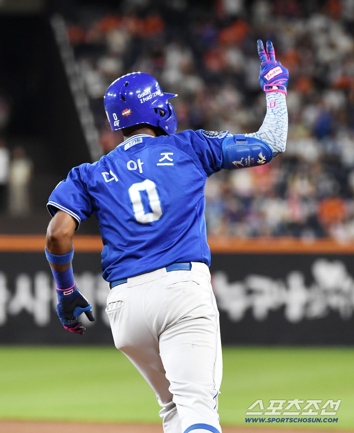 '50홈런-150타점' 2015년 나바로, 박병호 넘으면 폰세 만난다…이래도 MVP 후보가 아니라고?