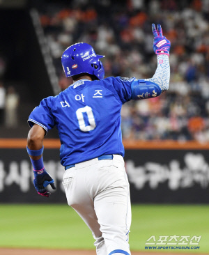 '50홈런-150타점' 2015년 나바로, 박병호 넘으면 폰세 만난다…이래도 MVP 후보가 아니라고?