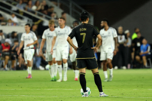 아깝다, 골대강타! 손흥민, '유효슈팅 2회 기회창출 2회' 맹활약에도 LA 홈 데뷔전서 침묵...LAFC, 샌디에이고에 1-2 역전패