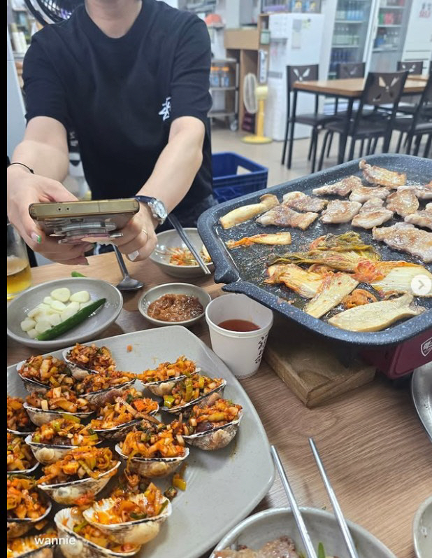 도경완, '서브 논란' 후 ♥장윤정과 첫 근황...'낮술+삼겹살' 달콤한…