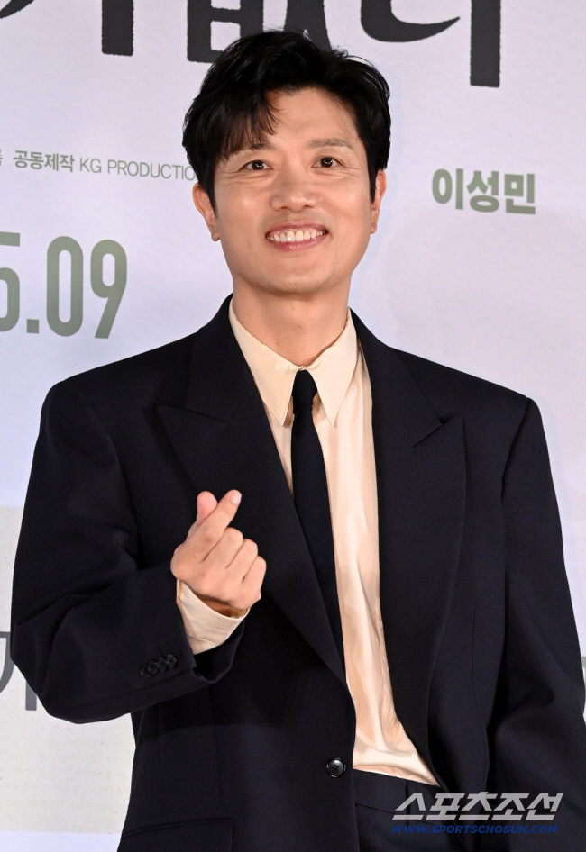 '컨피던스맨 KR' 박희순 "베니스에서 제작박표회 직행..아이돌의 삶, …