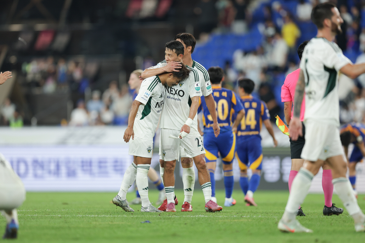 "10년 만의 하위 스플릿→승강 PO" '입축구' 울산, '패가망신' 위…