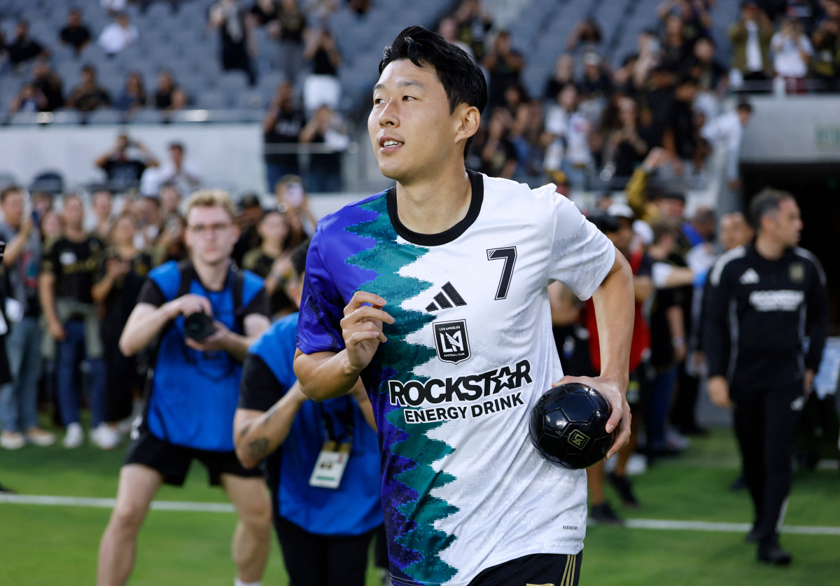 "실망시켜 죄송" 만원관중 홈 데뷔전 패배, 손흥민은 가장 먼저 팬을 언…