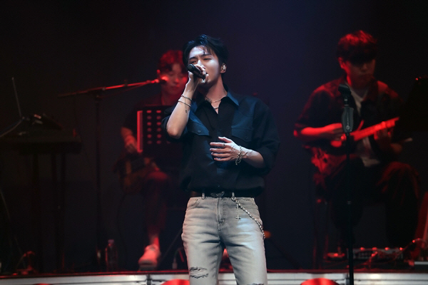 펜타곤 진호, 팬 콘서트 성료..자작곡으로 꽉 채웠다