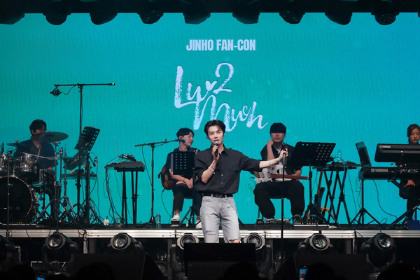 펜타곤 진호, 팬 콘서트 성료..자작곡으로 꽉 채웠다