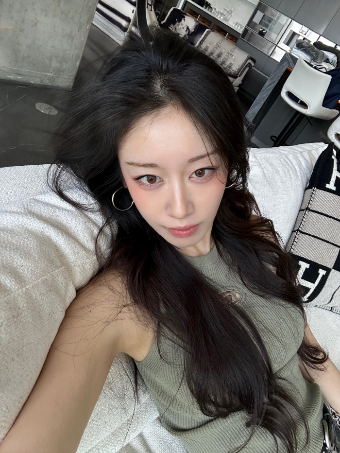 '황재균과 이혼' 지연, 셀카 막 찍어도 '굴욕 1도 없는' 저세상 미모