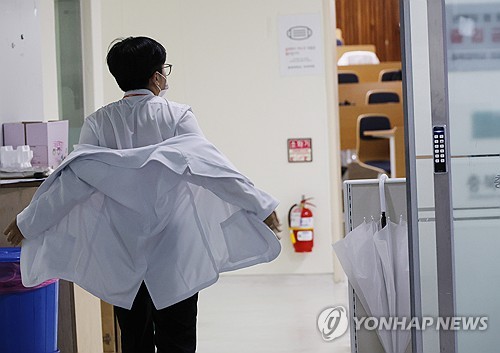 하반기에 전공의 7천984명 복귀…비수도권, 정원 절반 '턱걸이'(종합)