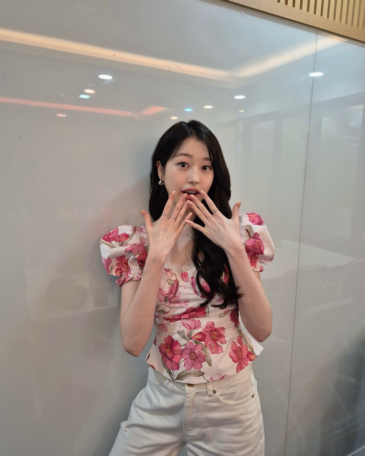 장원영 아니라고?…'친언니' 장다아, 판박이 미모로 '우월 유전자' 증명…