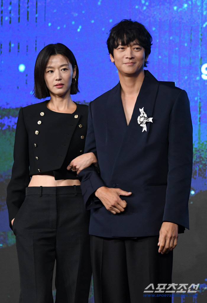 '북극성' 전지현 "강동원과 늦기 전에 꼭 촬영하고 싶어..욕심 났던 작품"
