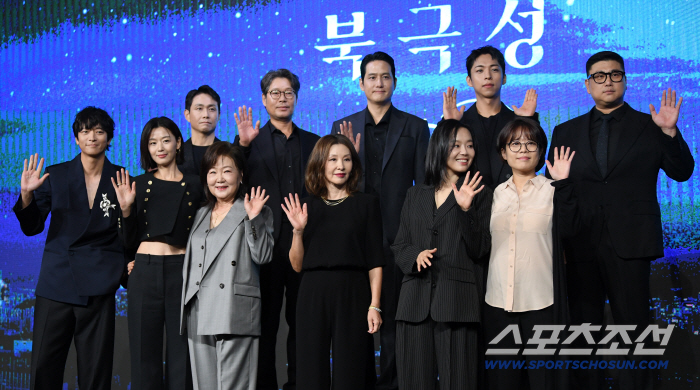 [SC현장] "뭘 좀 아는 '느좋' 느낌"..'북극성', '원톱' 전지현♥'그리고' 강동원이 보여줄 어른 멜로 (종합)