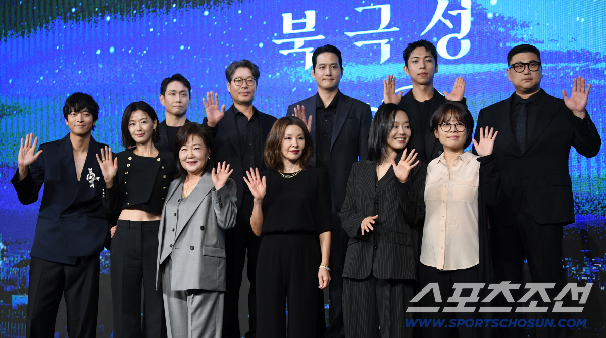 [SC현장] "뭘 좀 아는 '느좋' 느낌"..'북극성', '원톱' 전지현…