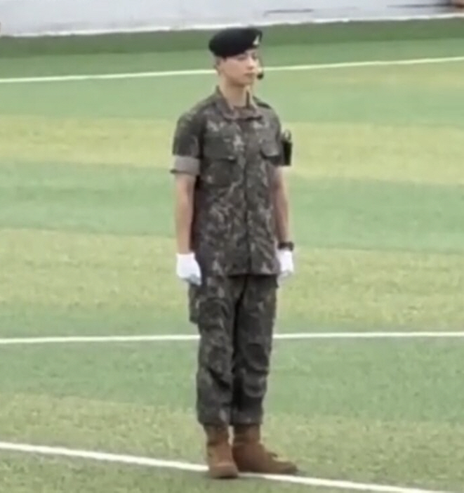 차은우, '대표 훈련병' 훈련소 수료식 영상 터졌다 "軍 지휘부도 격려"…