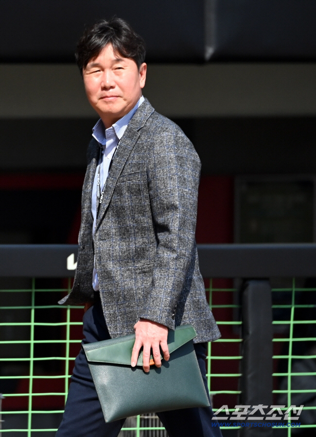 3연속 예선 탈락 굴욕 벗을까? '류지현호' WBC 대표팀, 50인 예비…