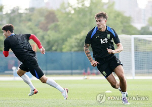 즐겁게, 때론 진지하게…카스트로프, 홍명보호와 잔디서 첫 호흡