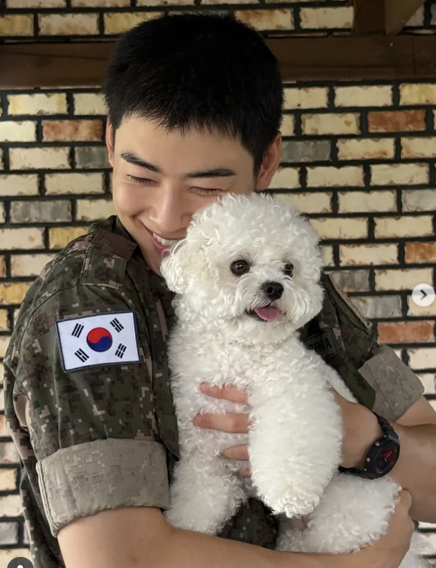 차은우, 예쁜 여동생 보자 눈웃음 폭발 "동동이도 얼굴천재"