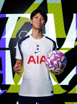 日 눈물 흘린다…토트넘 2004년생 '수비 유망주', UCL 스쿼드 제외 예상 '다른 선수 빼는 것은 도박' 냉정 평가