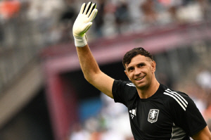 월드컵 우승 GK 대신 라멘스 잡은 맨유, 대체 왜? 그 이유가 드러났다