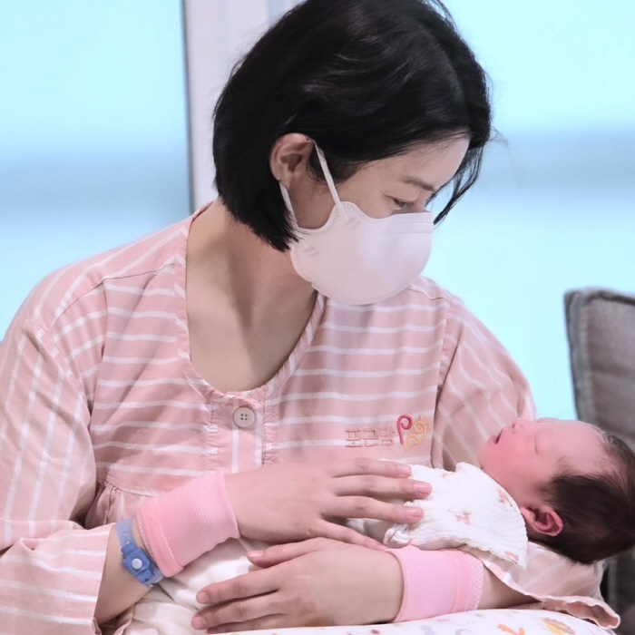 안시하, '아들맘' 됐다…"난산이었는데 의지로 자연분만"[SC이슈]