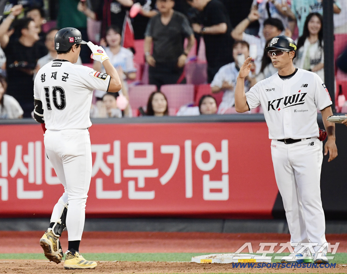 3:0→3:2→7:2→7:8→8:8→9:8. 끝내기 실책 덕에 KT 4위…